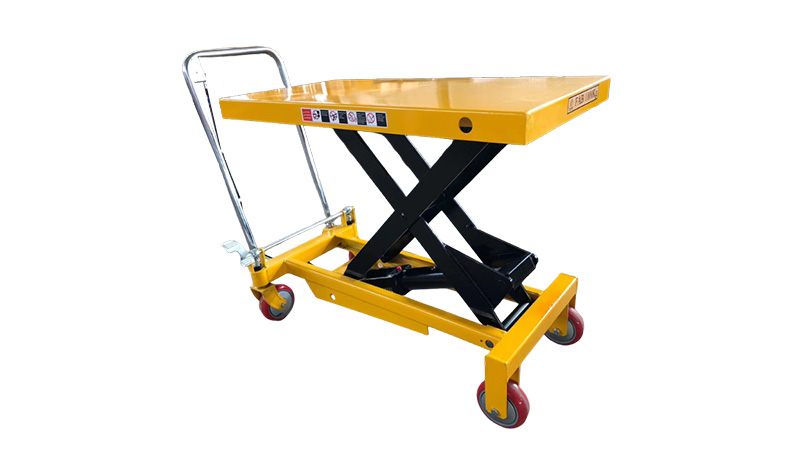 A gabonaválogató műhelyekben hidraulikus emelőplatformokat használnak