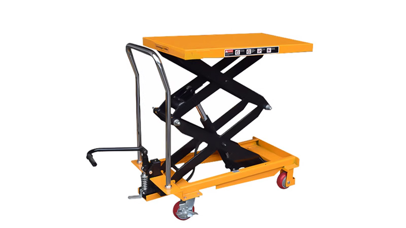 Hogyan emeli meg a motort egy kis hidraulikus emelőkocsi?